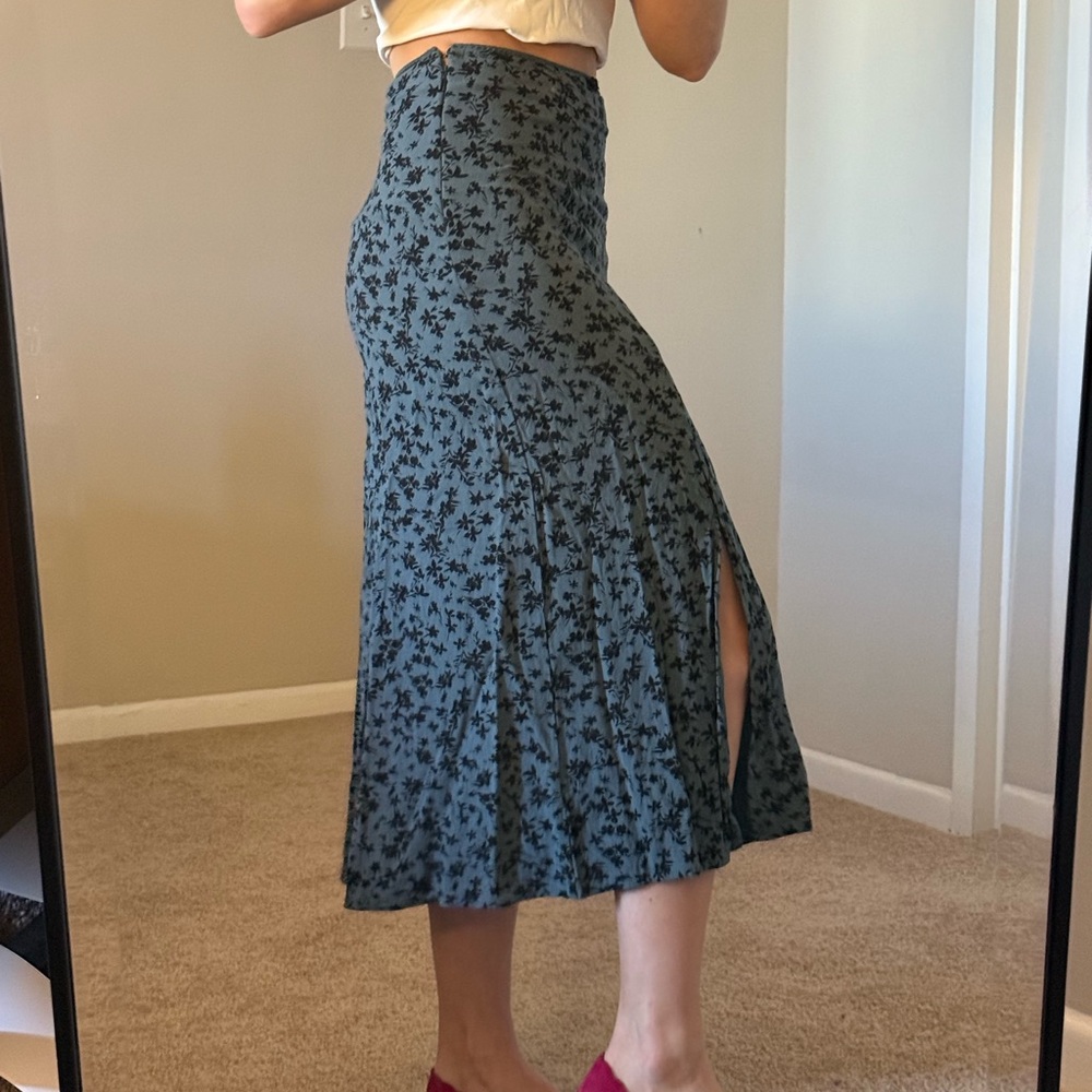Floral Print Side-Slit Midi Skirt in Teal and Black